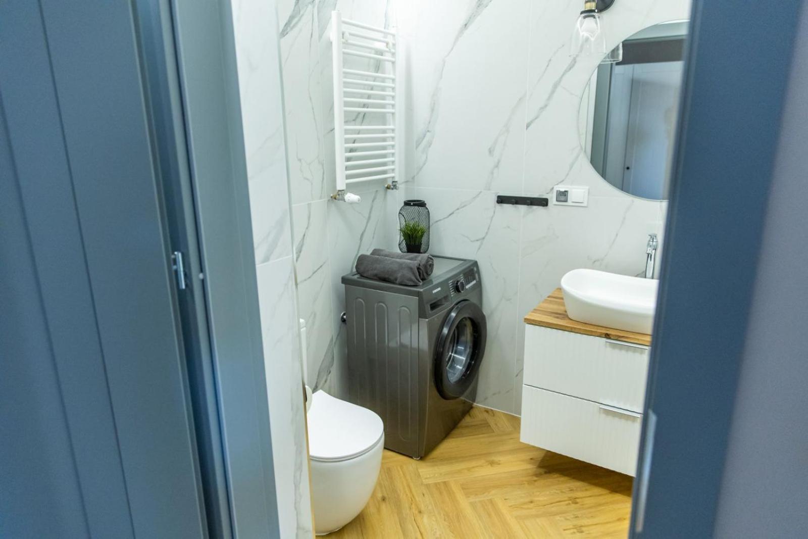 Solar Apartments I Stare Miasto 10Min I Priv Parking Free I Winda I Balkon Stary Toruń Kültér fotó